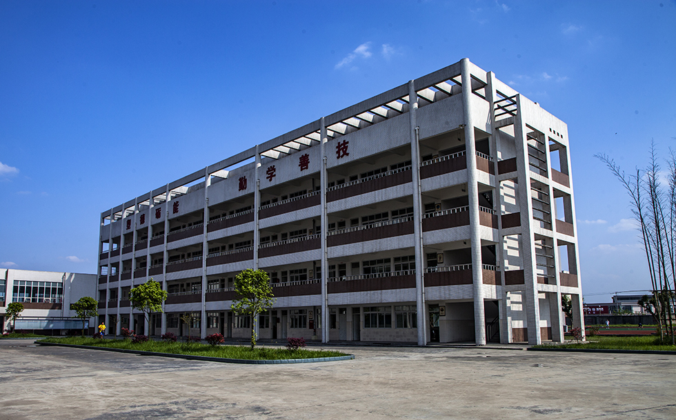 青神中校学校风貌